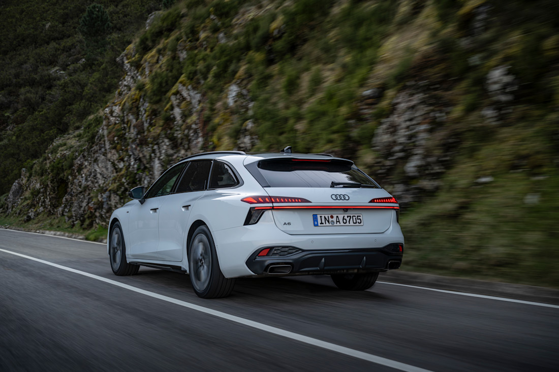 Audi A6 Avant Glacier White metallic 22