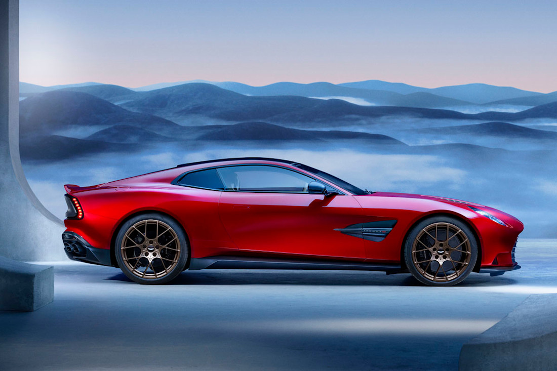 Aston Martin Vanquish (1).jpg