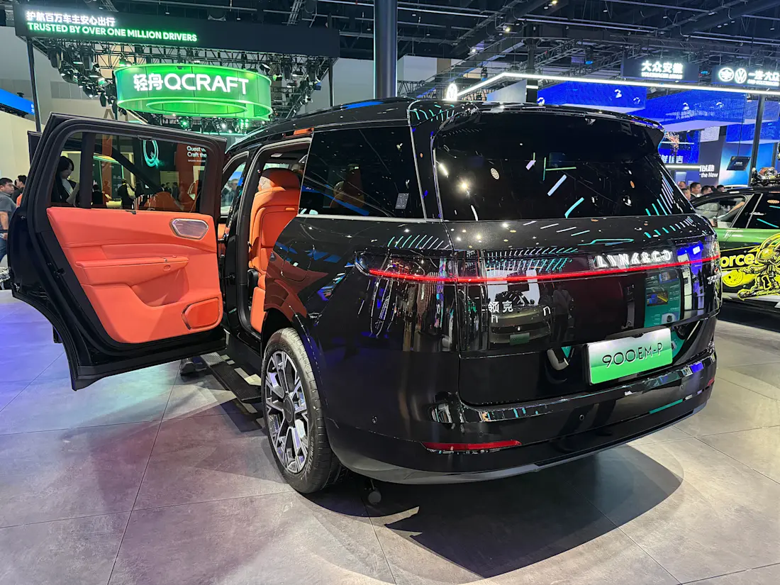 Lynk 900 rear
