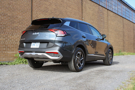 Kia Sportage HEV 2023 vs Toyota RAV4 Hybride 2022 : match comparatif Image