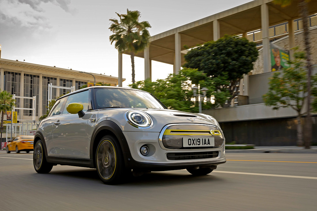 P90357202_highRes_the-new-mini-cooper-.jpg