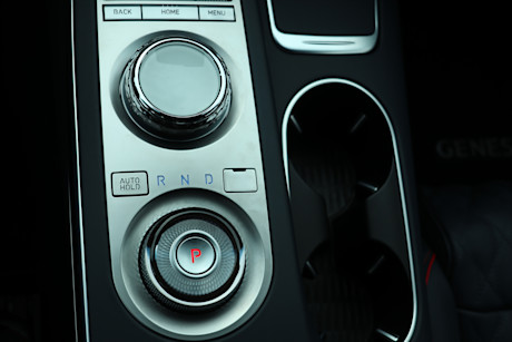 Editorial 2025 genesis gv70 35t td jm 241210 12