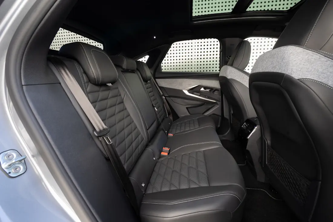 Peugeot E-3008 4