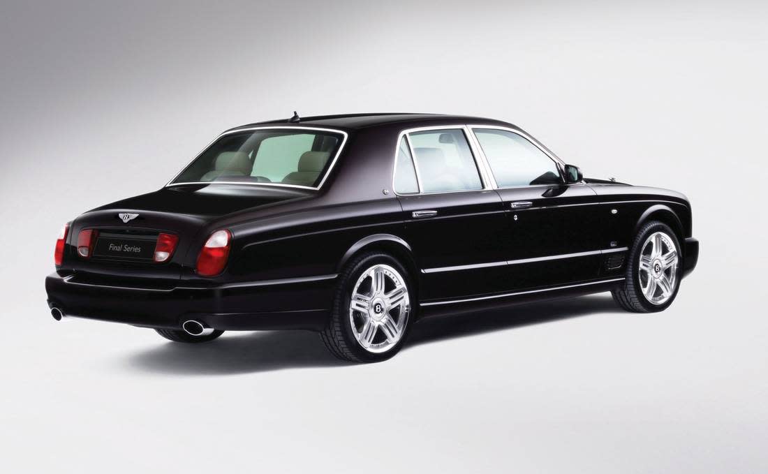 7l7FdWinE7WeVx6cEDyZmF-0212c742e1faefdd0011a9f11893926e-bentley-arnage-back-1100