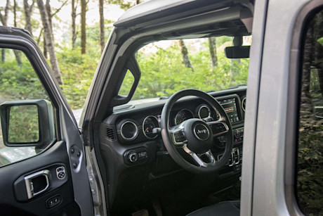 Editorial 2018 jeep wrangler unlimited sahara 29 bm
