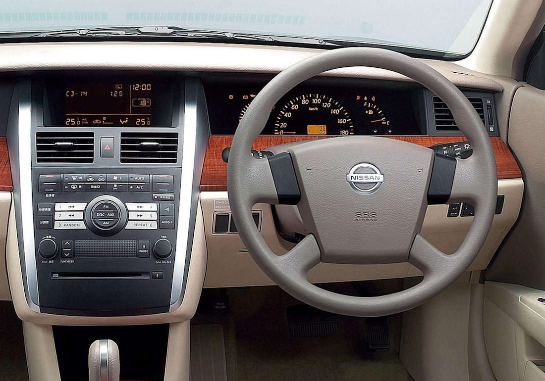 nissan-teana-interior