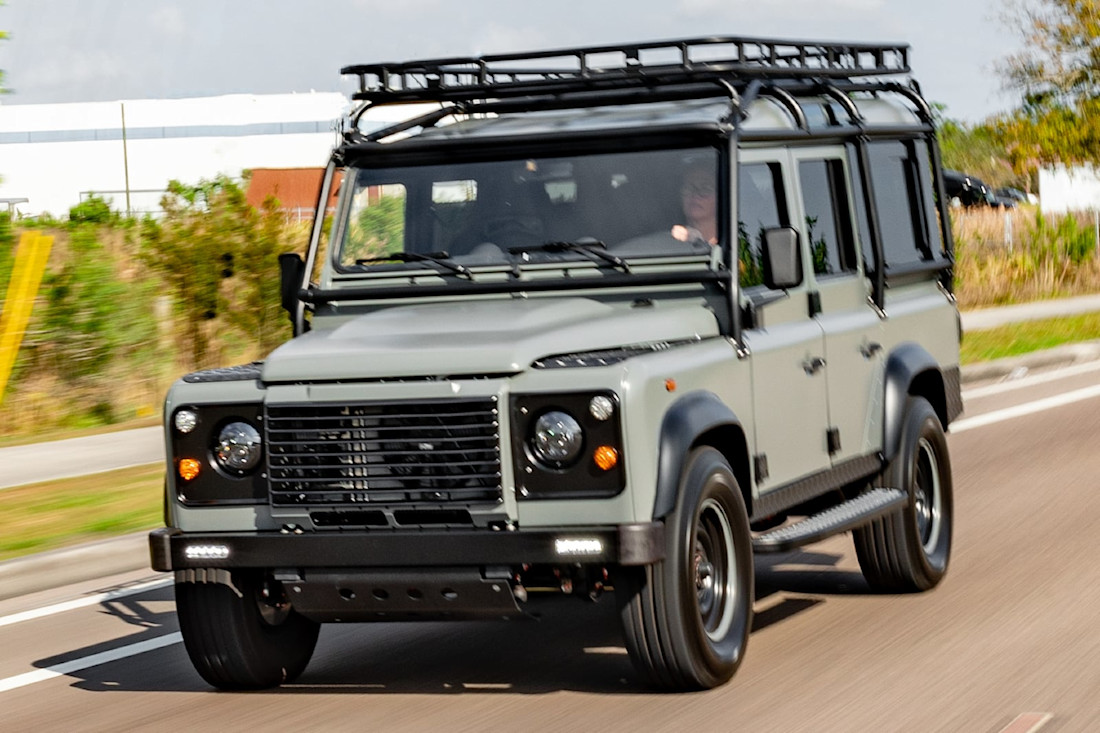 Land-Rover-Defender-Project-Ghost-restomod-electrico (10).jpg