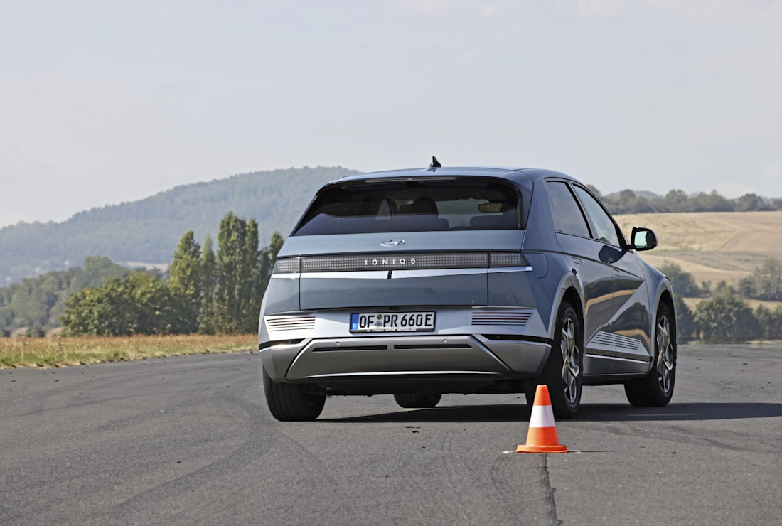 hyundai-ioniq-5-ssangyong-korando-e-motion-2022-2.jpg
