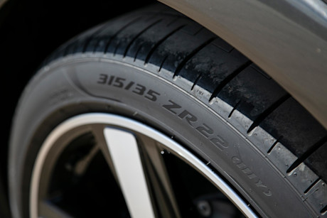 Editorial 2024 porsche cayenne 13 jw