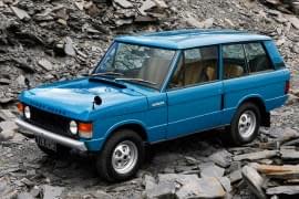 Range Rover auf Schotter