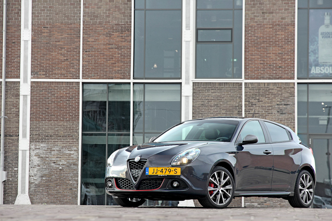 Alfa_Romeo_Giulietta_1