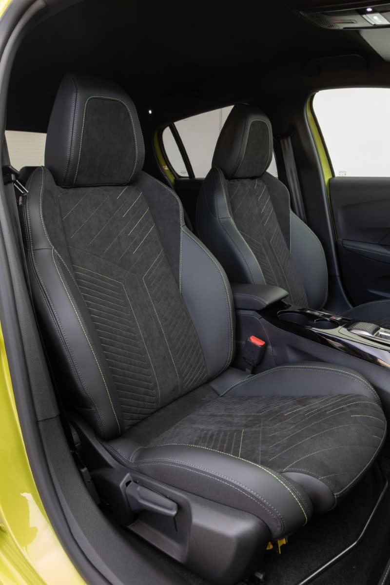 PEUGEOT_E208_TESTDRIVE_2311TC059