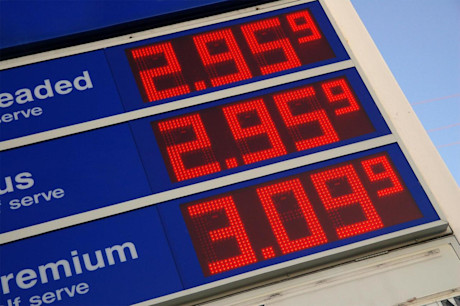 Diesel vicino a 2,30 euro al litro rincaro di tre centesimi in un giorno.jpeg