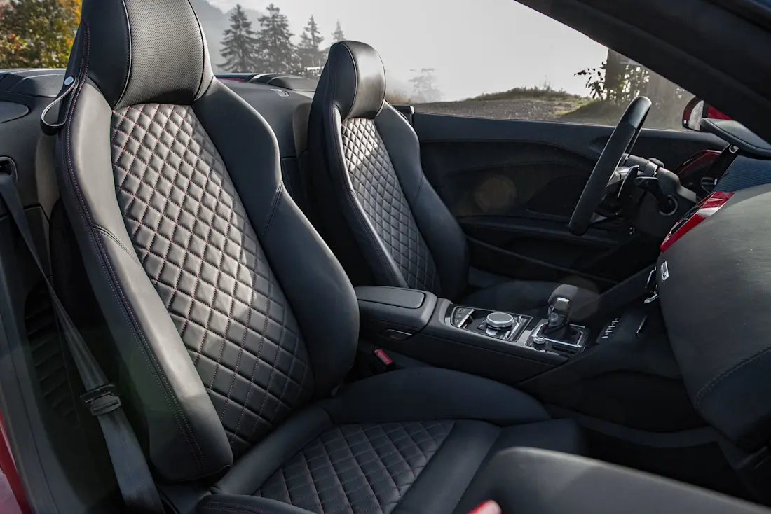 Audi-R8-V10-Spyder-RWD-2022-Seats Audi-R8-V10-Spyder-RWD-2022-Seats