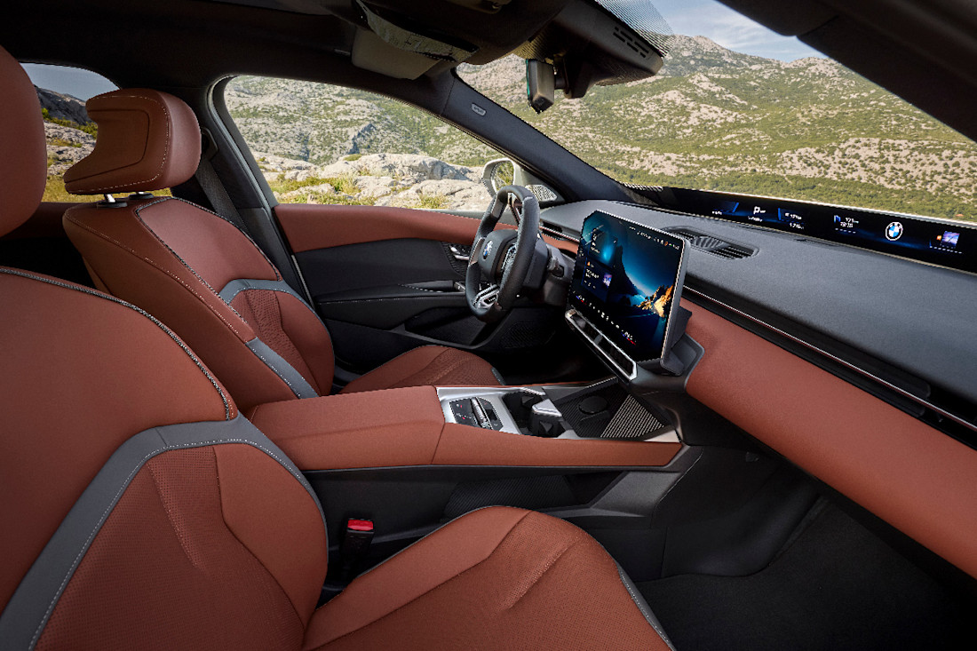 BMW-Serie-3-2027-interior (5).jpg