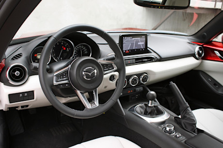 Mazda MX-5 RF GT 2021 : essai routier Body Image