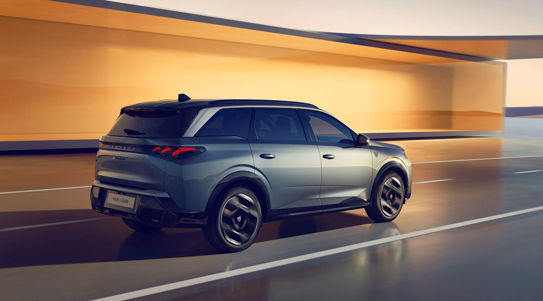 Il Nuovo PEUGEOT E-5008: un SUV elettrico di grandi dimensioni