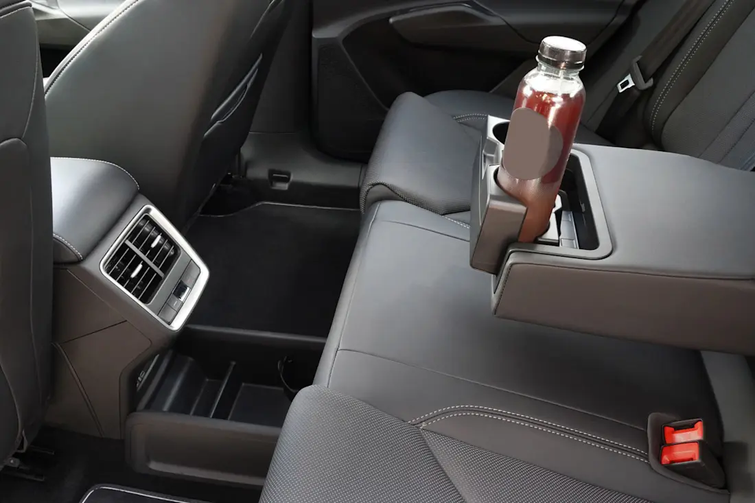 8 skoda-enyaq-coupe-rs-ruecksitze-ablagen