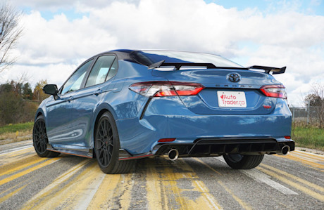Editorial 2022 toyota camry xse v6 trd 04 di