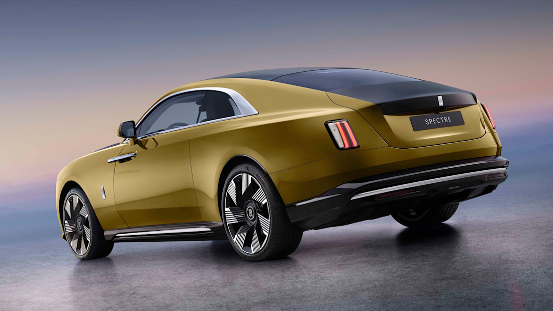 P90483629_highRes_spectre-unveiled-the