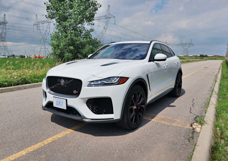 Editorial 2019 jaguar f pace svr 02 jm
