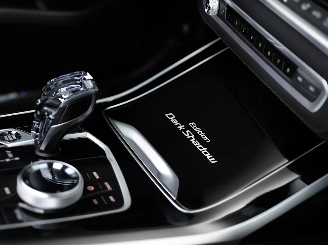 P90386168 highRes bmw-x7-edition-dark-