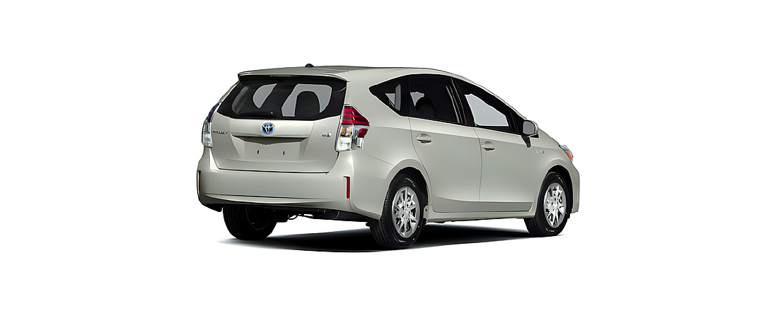 Toyota Prius v 2015 2