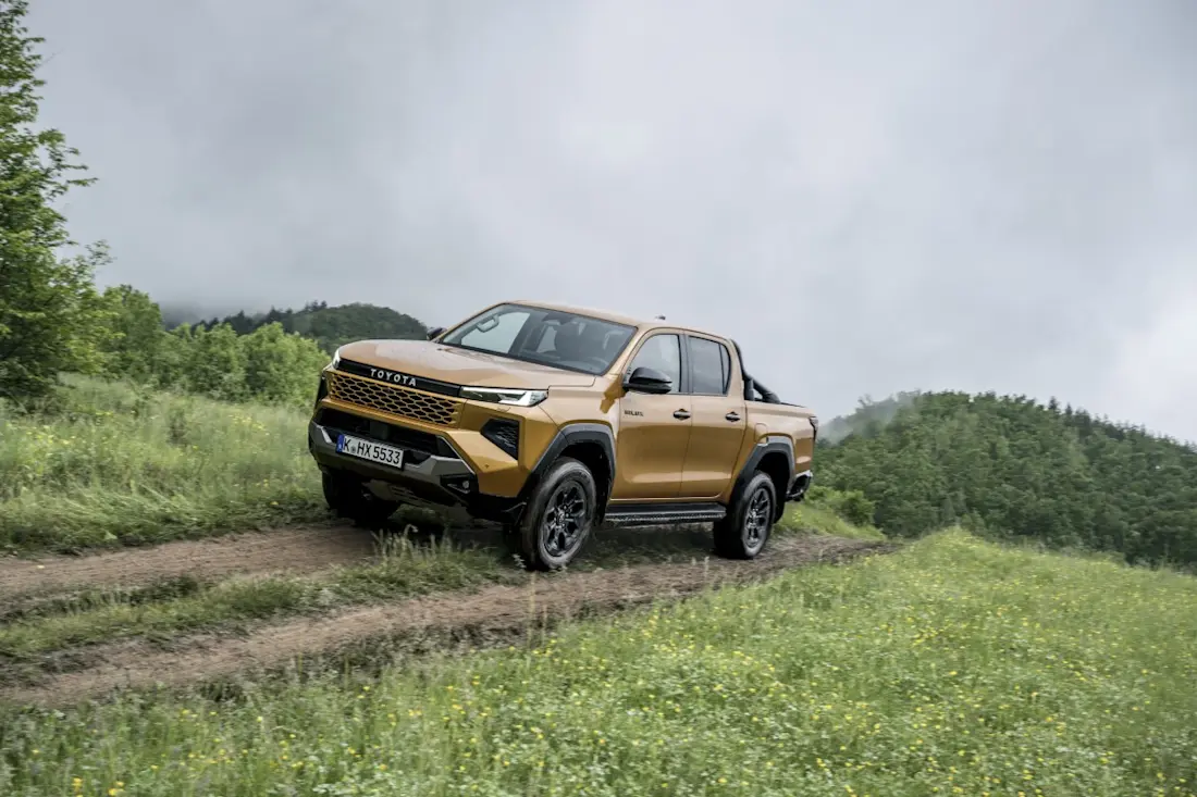 BEBE20260611 Toyota Hilux 04