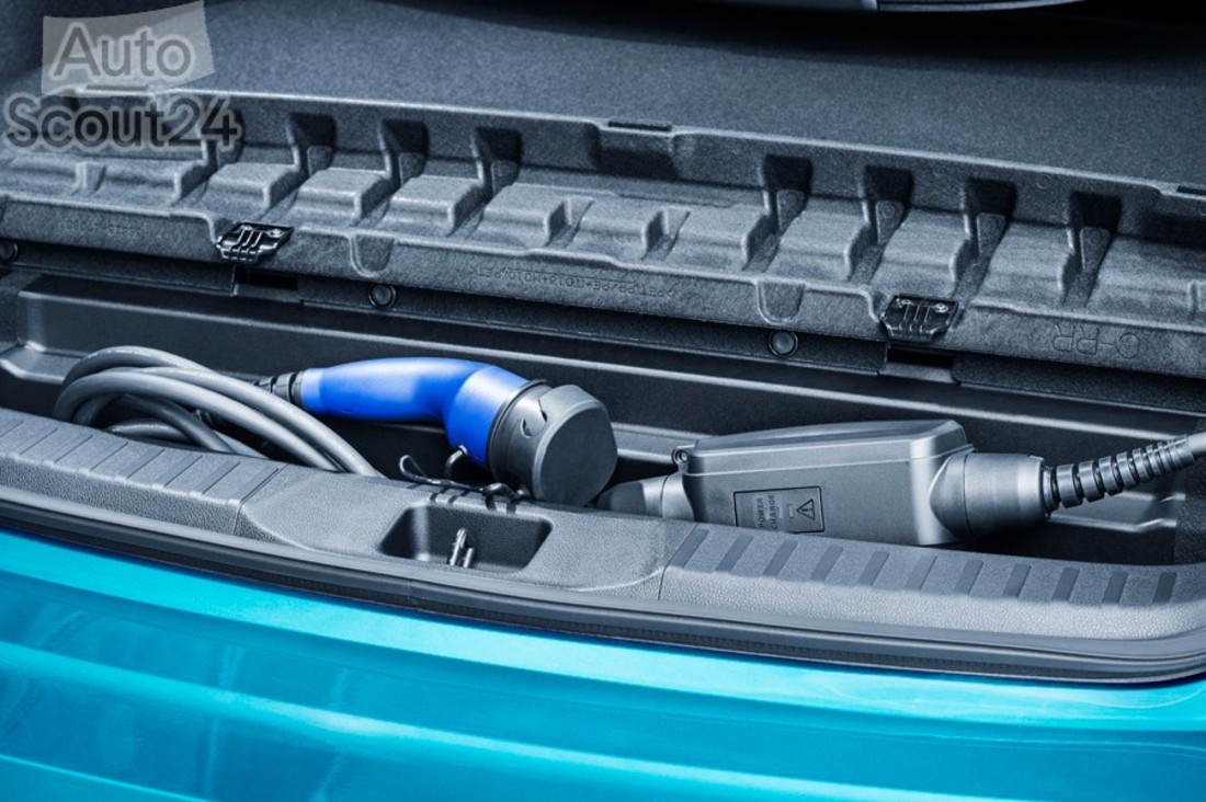 Toyota Prius PHEV (7).jpg