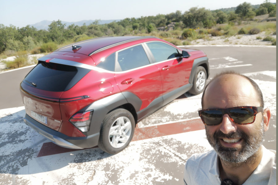 hyundai-kona-2023-1-0-mhev-tecno-review-autoscout24 (23).jpg