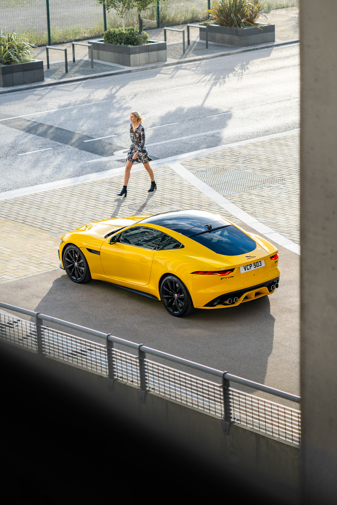 Jag_22MY_FTYPE_Manchester_Lifestyle_251021_002