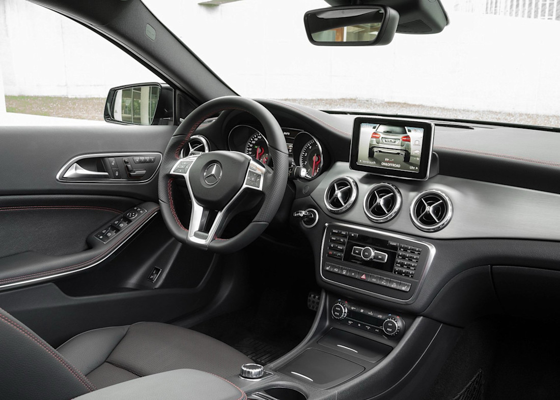 Mercedes-Benz GLA 180 eerste generatie interieur