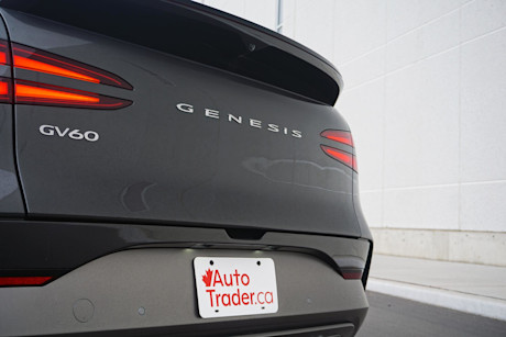 Editorial 2024 genesis gv60 performance awd td 231128 12 di