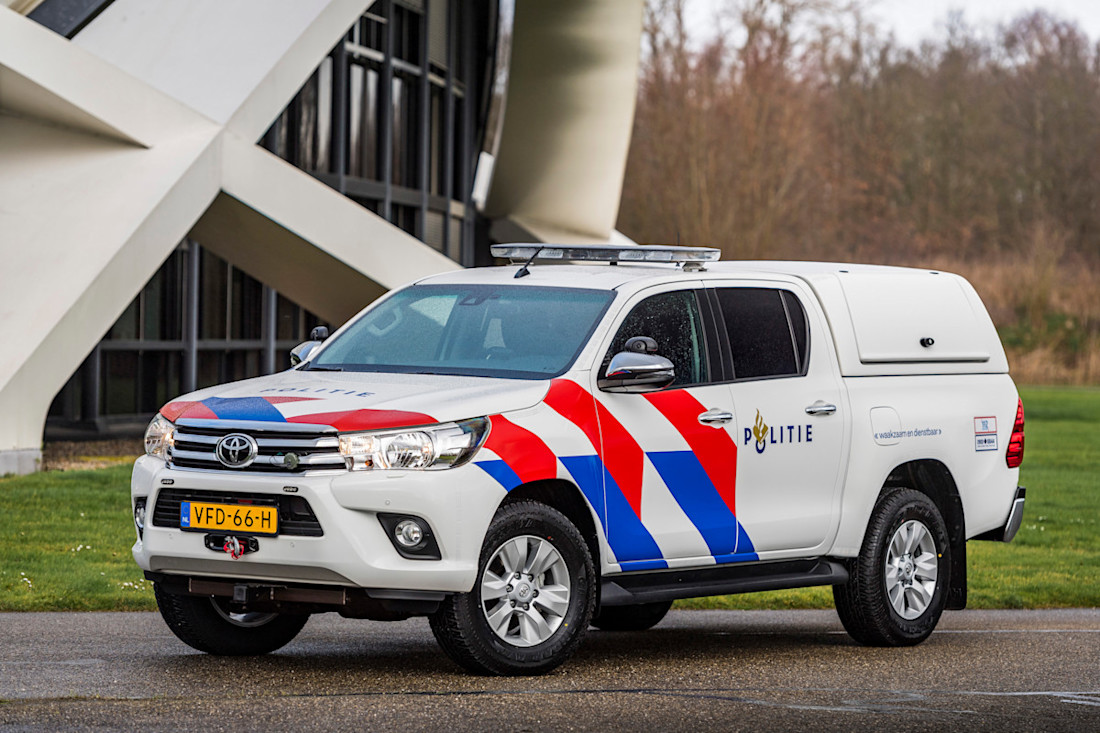 toyota_hilux_4_4_double_cab_politie_5