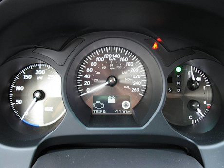 Editorial 2010 lexus gsh jm 002 8359