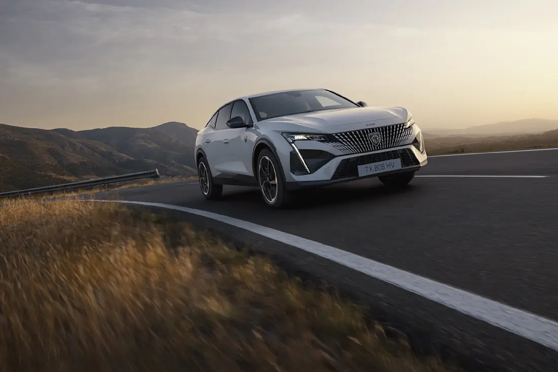 elektrische-peugeot-408-heeft-een-paar-verrassingen-in-petto-2024-08