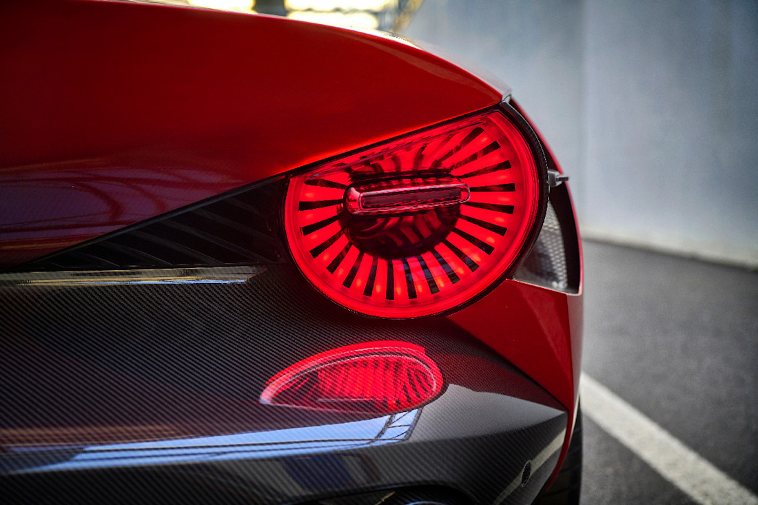 Alfa-Romeo-33-Stradale (10).jpg