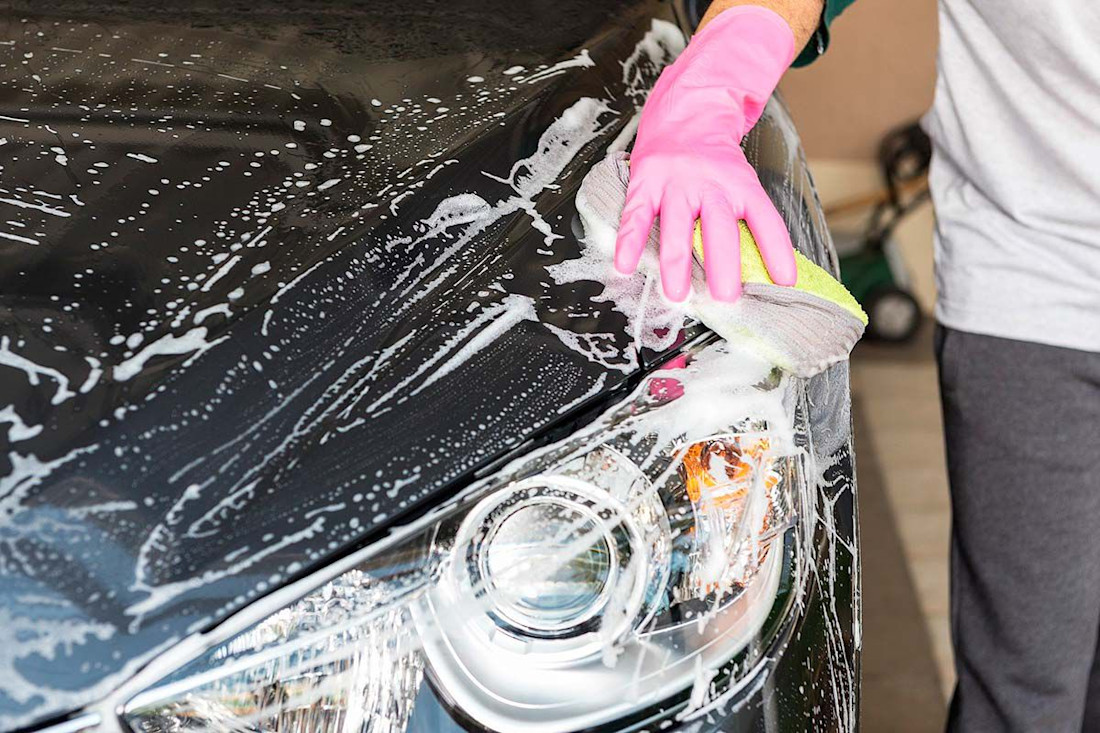 Lavaggio auto: quanto costa e gli errori da non fare
