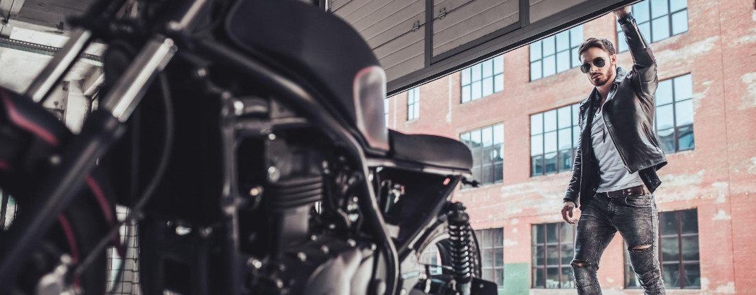 Posizione di guida corretta in moto: la guida
