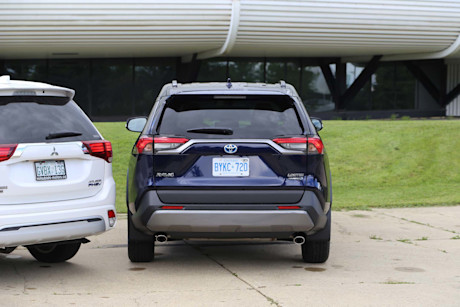 Editorial 2019 mitsubishi outlander phev vs 2019 toyota rav4 hybrid 05 ts