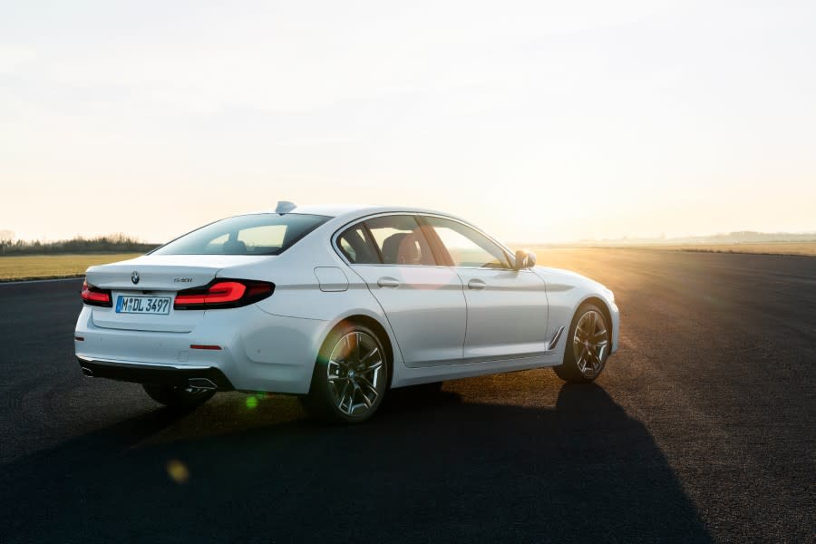P90389061_highRes_the-new-bmw-540i-sed (1).jpg