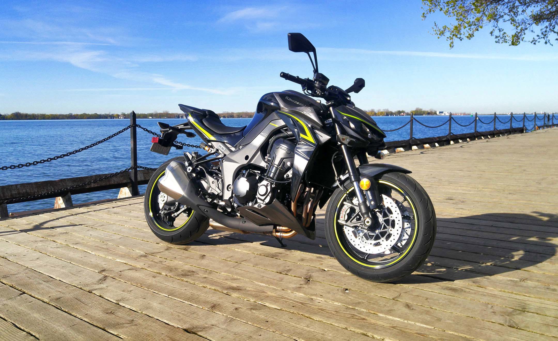 2017 Kawasaki Z1000R Motorcycle Test Ride Review - AutoTrader.ca