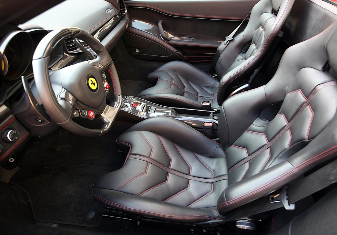 Ferrari-458_Spider interior