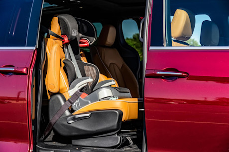 Editorial 2021 chrysler pacifica hybrid pinnacle 28 bm