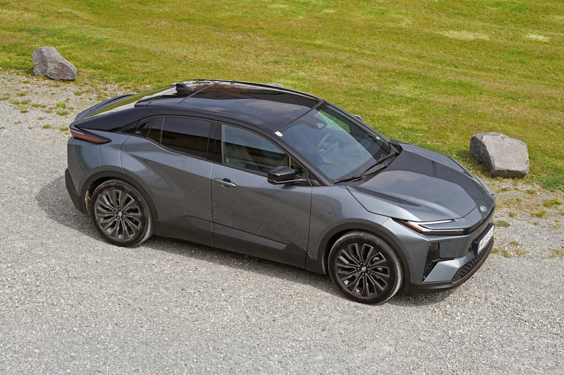 Toyota C-HR+ (2026)_Front_schraeg-oben