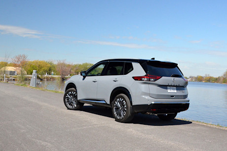 Nissan Rogue Platinum 2024 : essai routier Body Image