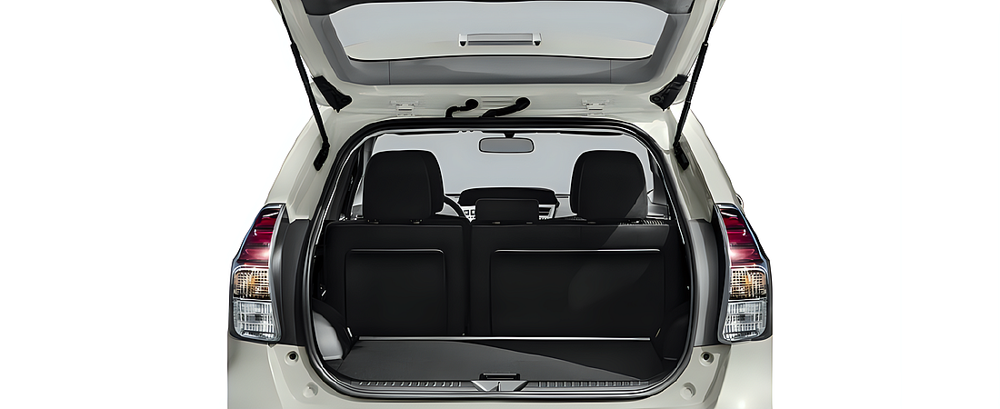 Toyota Prius v 2016 11