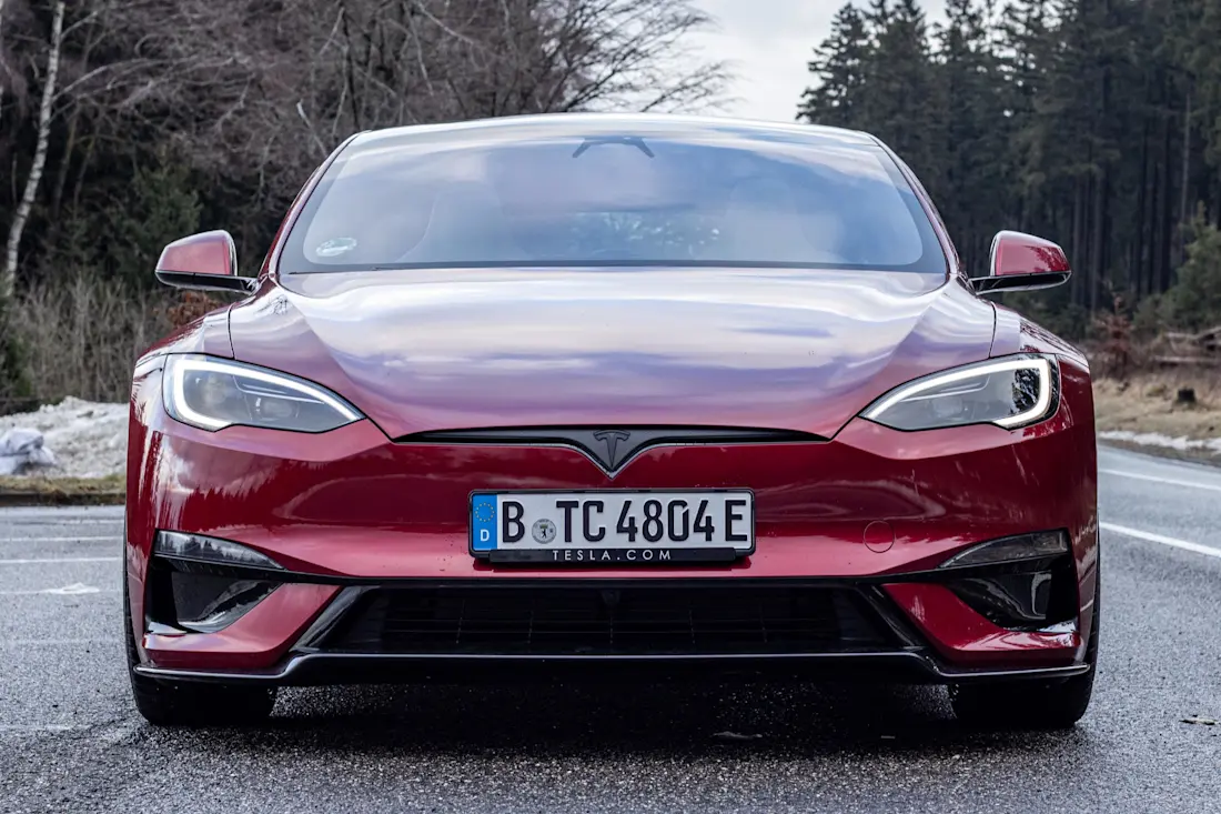 tesla-model-s-plaid-2026-frontansicht
