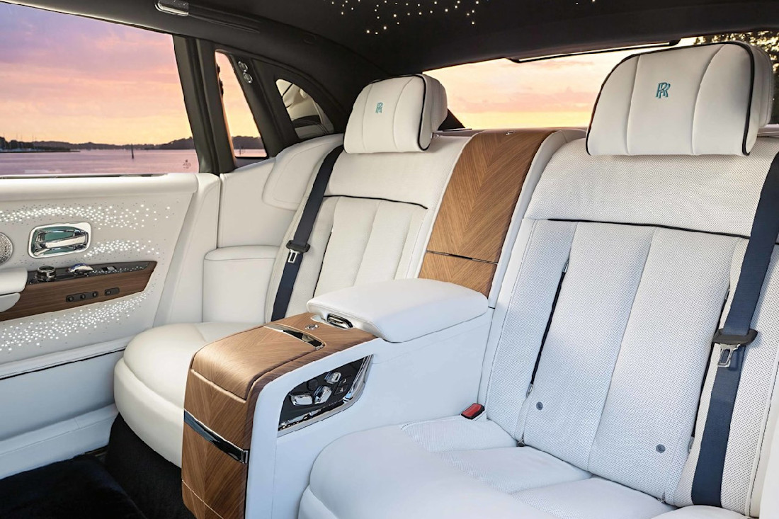 Rolls-Royce-Phantom-Extended-Regatta-2026-interior (2).jpg