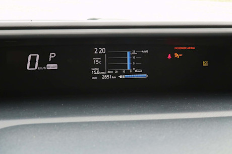 Editorial 2019 toyota prius c technology 26 jm